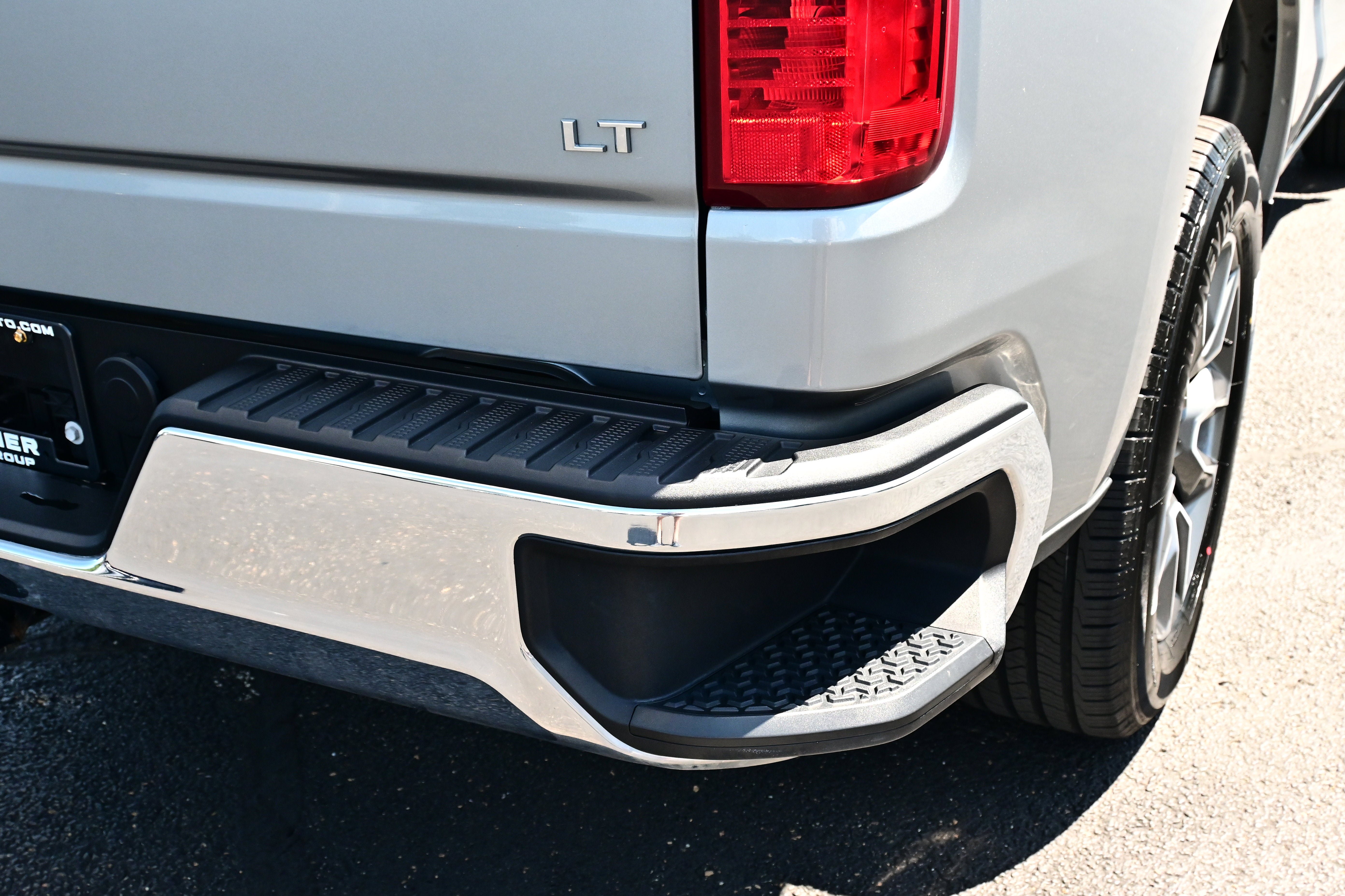 Used 2024 Chevrolet Silverado 1500 LT AWD/4WD image 9