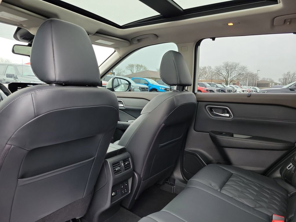 Used 2021 Nissan Rogue Platinum image 15