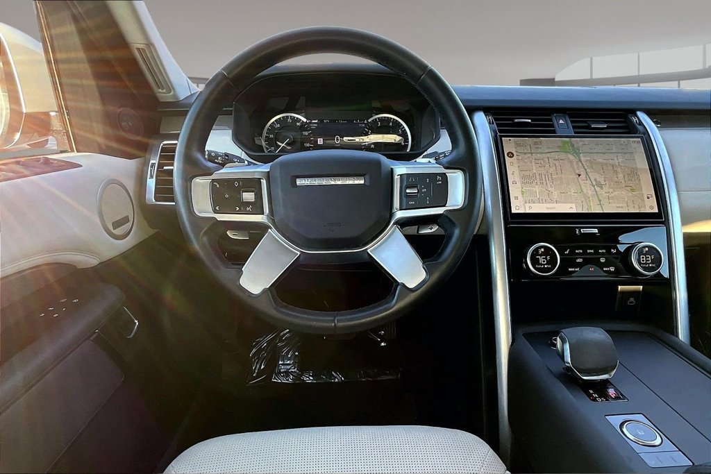 Certified 2023 Land Rover Discovery S AWD/4WD image 8