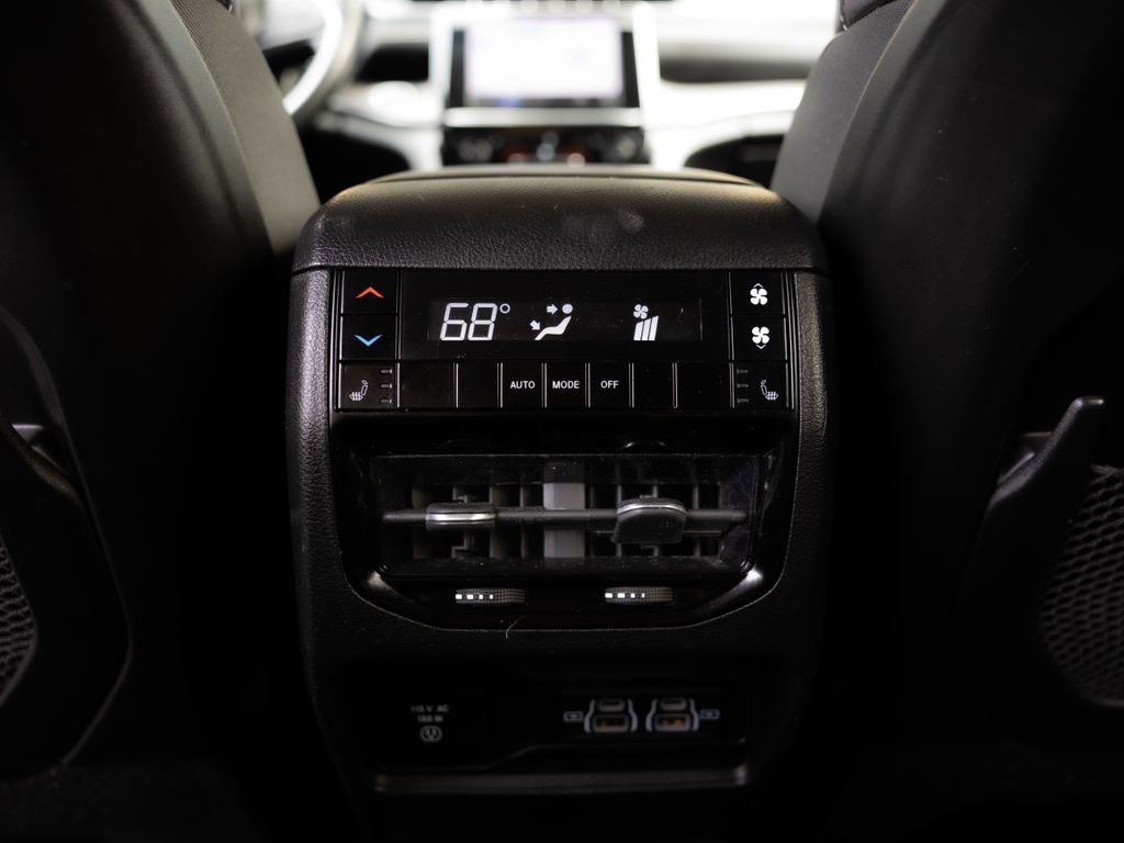 Used 2021 Jeep Grand Cherokee L Limited AWD/4WD image 23