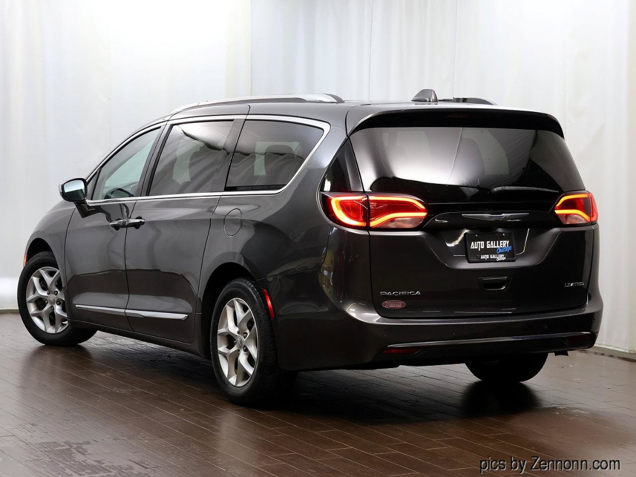 Used 2019 Chrysler Pacifica Limited FWD image 9