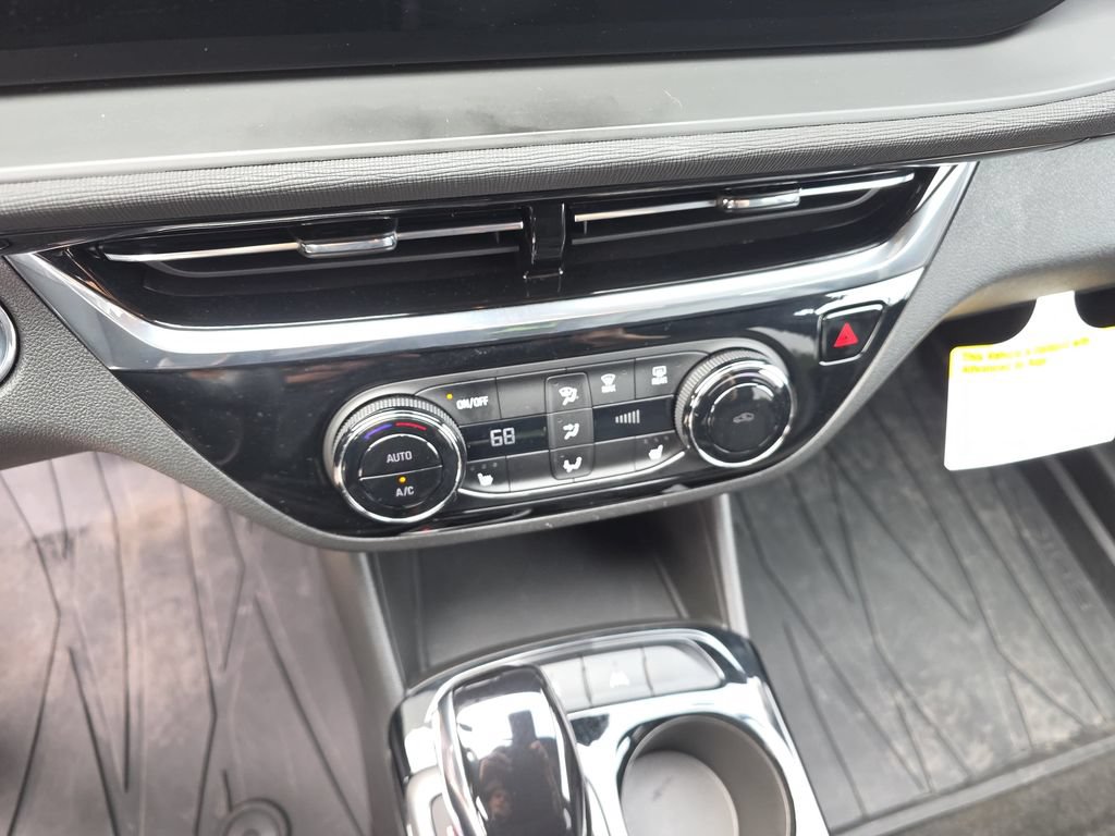Used 2024 Buick Envista Sport Touring w/ Convenience I Package FWD image 21