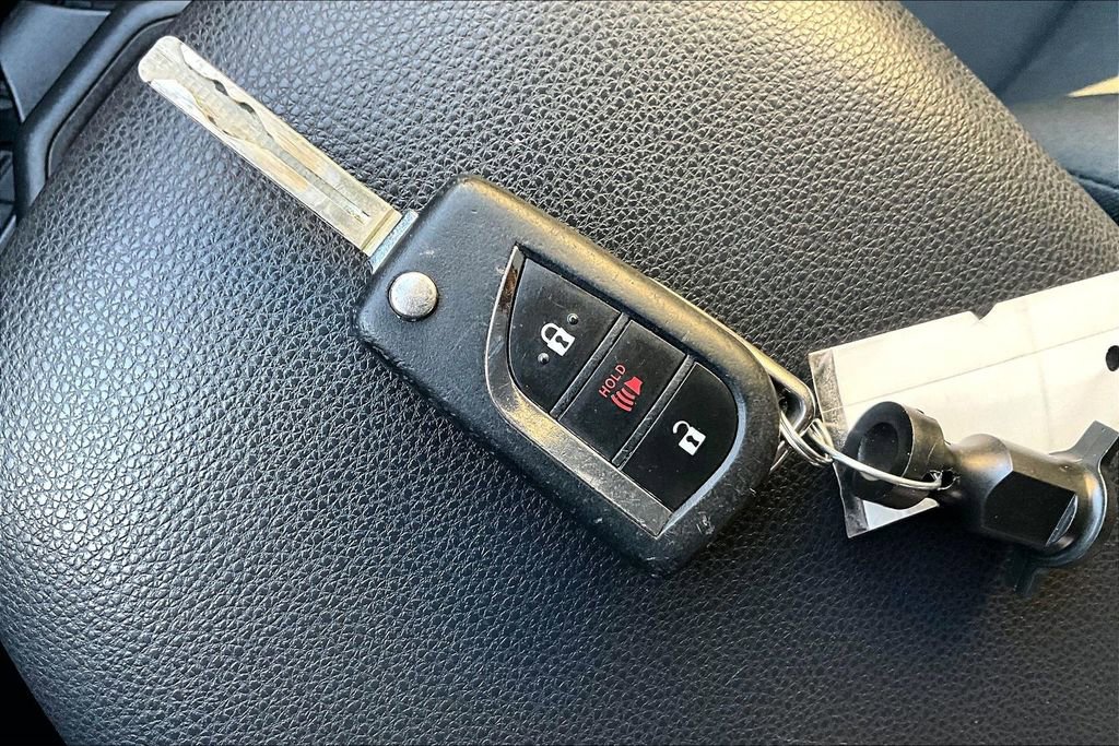 Used 2019 Toyota RAV4 LE image 13