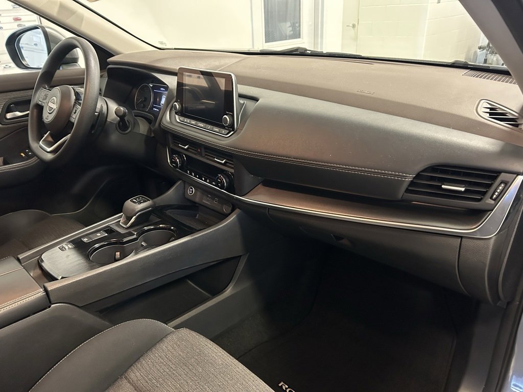 Used 2023 Nissan Rogue SV image 22