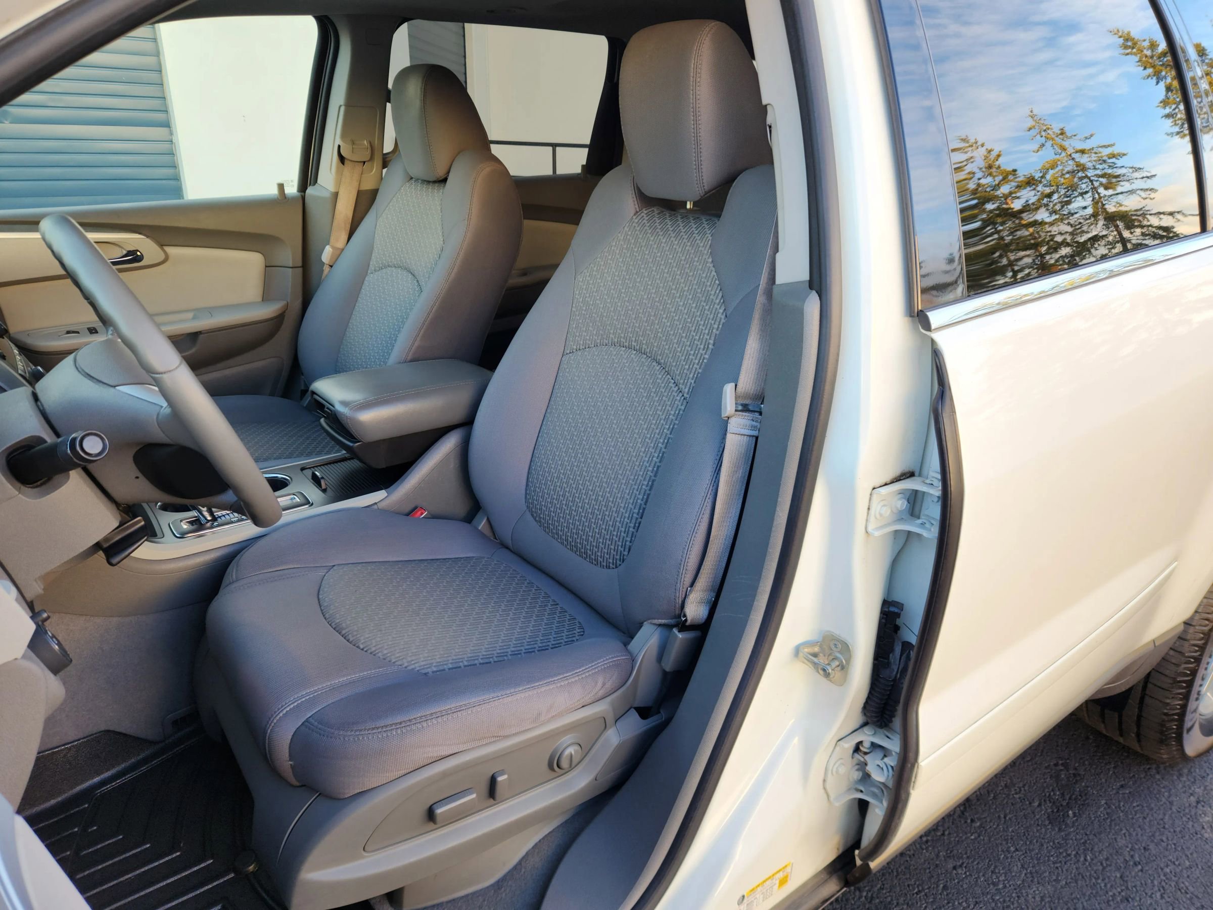 Used 2011 Chevrolet Traverse LT w/ Personal Connectivity Package image 7