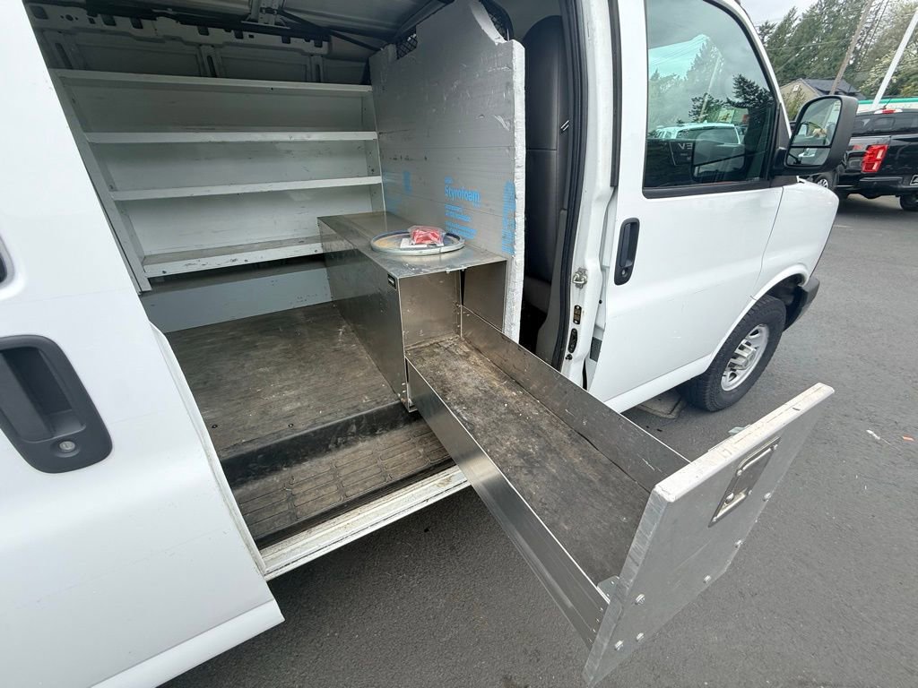 Used 2014 Chevrolet Express 3500 RWD image 27