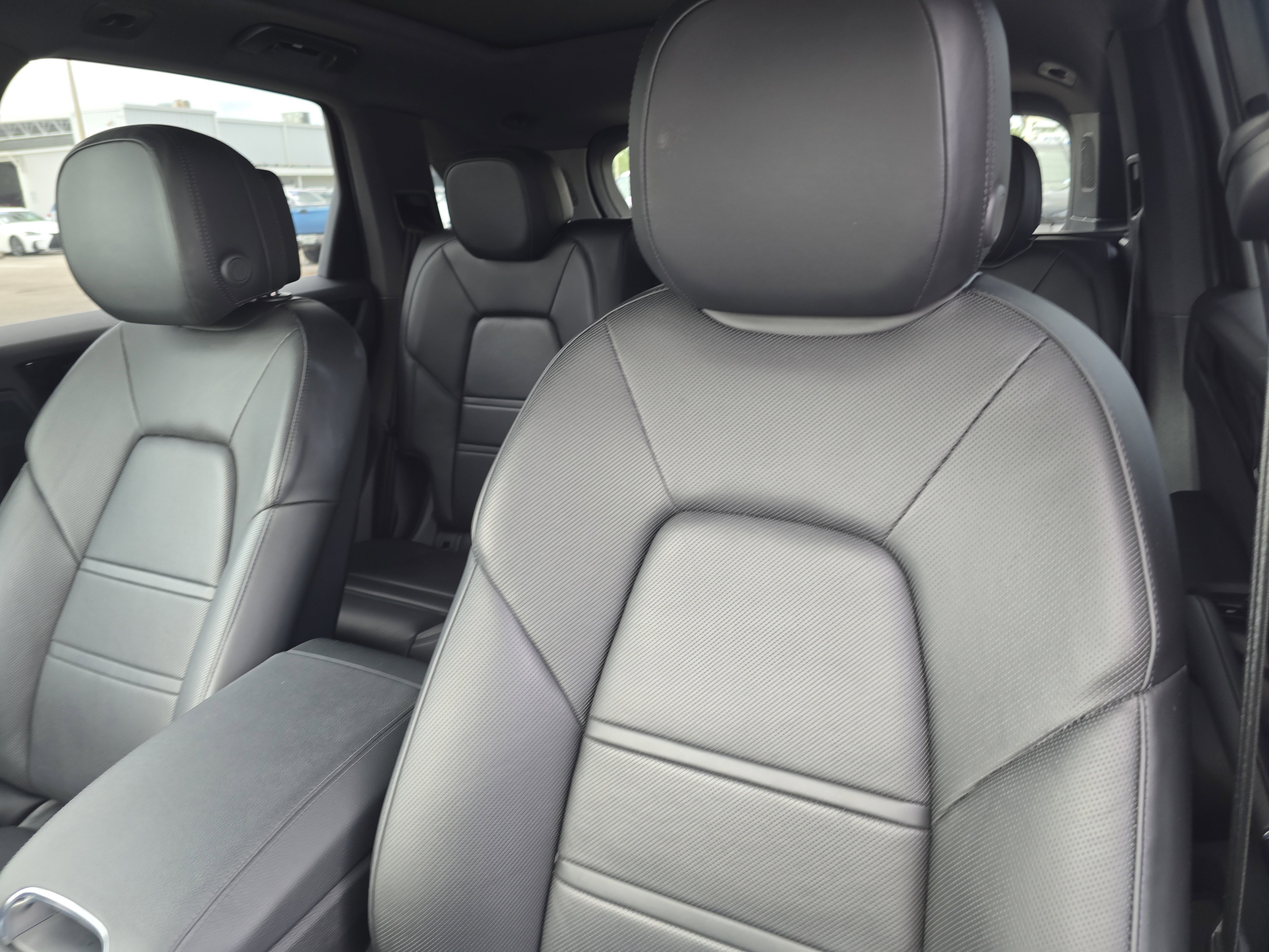 Used 2023 Porsche Cayenne S Platinum image 21