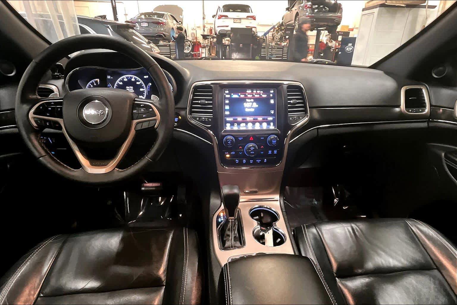 Used 2017 Jeep Grand Cherokee Limited AWD/4WD image 16