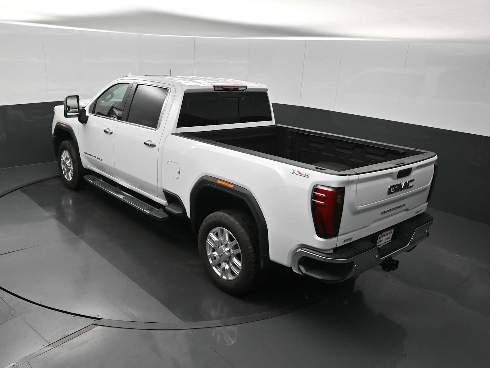 Used 2024 GMC Sierra 2500 SLT w/ SLT Premium Package image 19