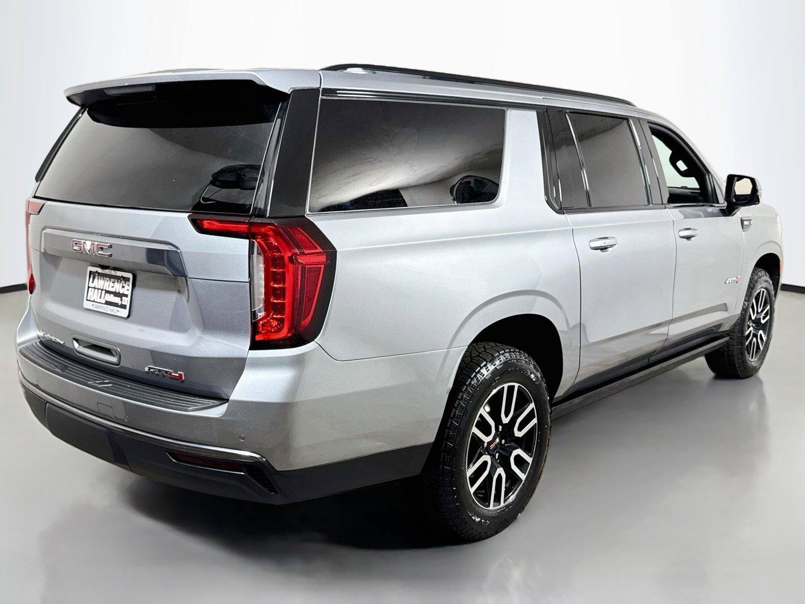 Certified 2024 GMC Yukon XL AT4 w/ Technology Package AWD/4WD image 4