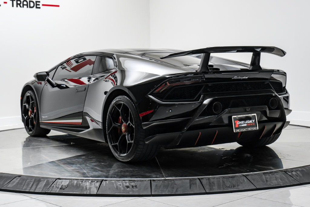 Used 2018 Lamborghini Huracan Performante AWD/4WD image 13