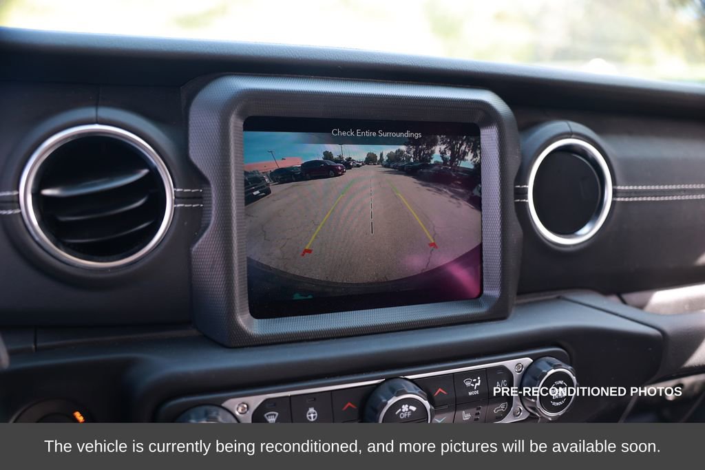 Used 2022 Jeep Wrangler Unlimited Sahara w/ Cold Weather Group image 17