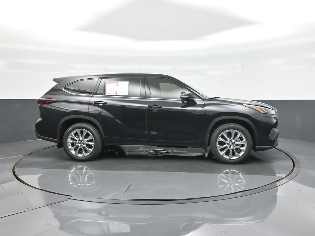 Certified 2026 Toyota Highlander Limited AWD/4WD image 8