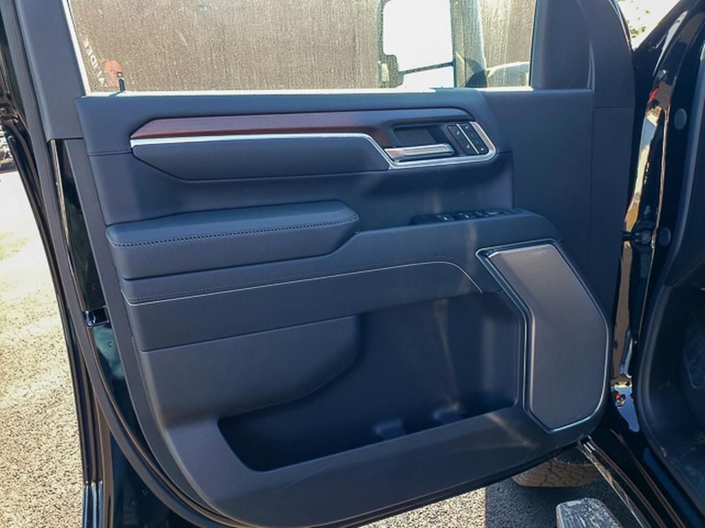 New 2026 GMC Sierra 3500 Denali w/ Technology Package image 6