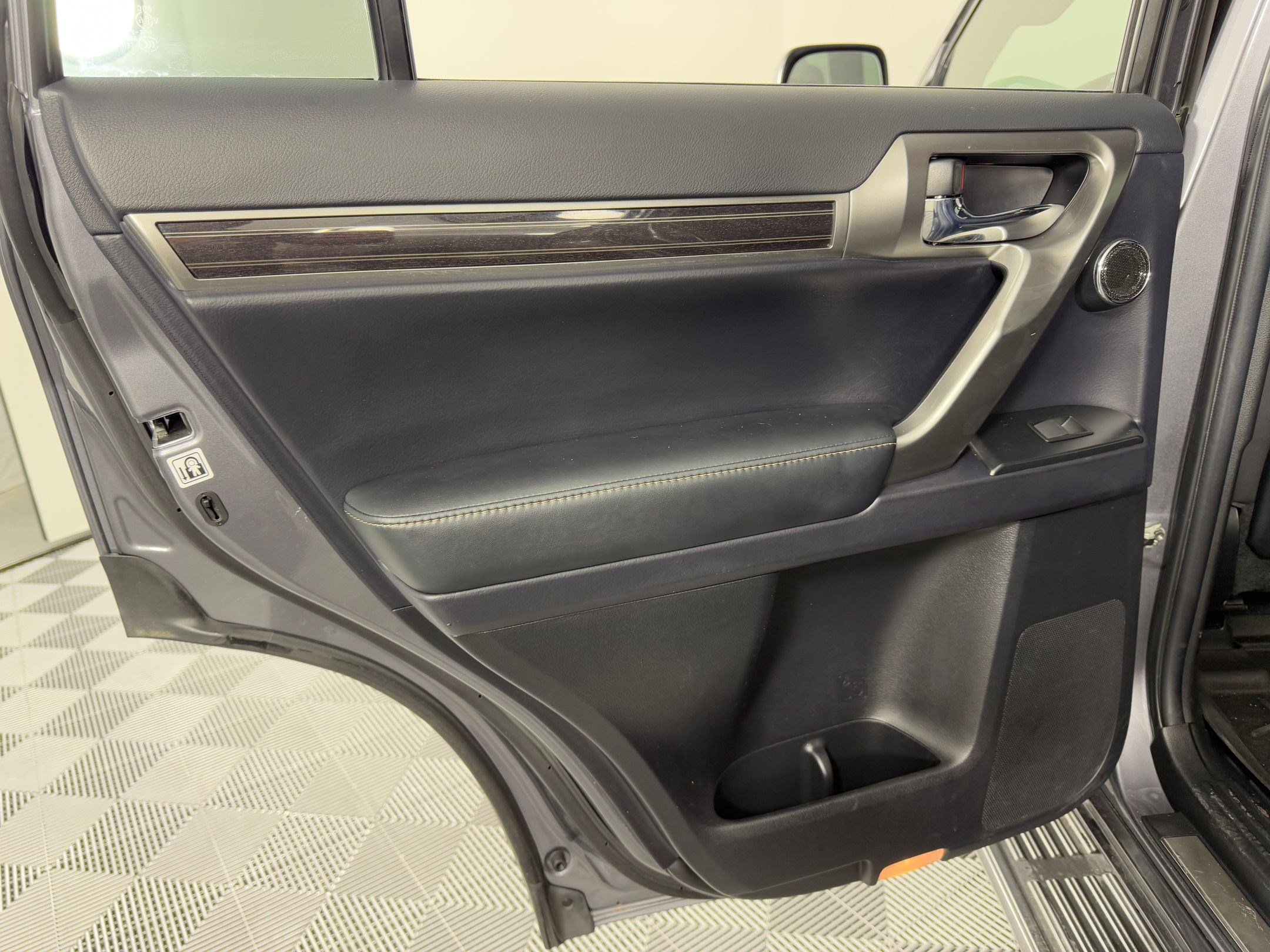 Used 2023 Lexus GX 460 Premium image 18