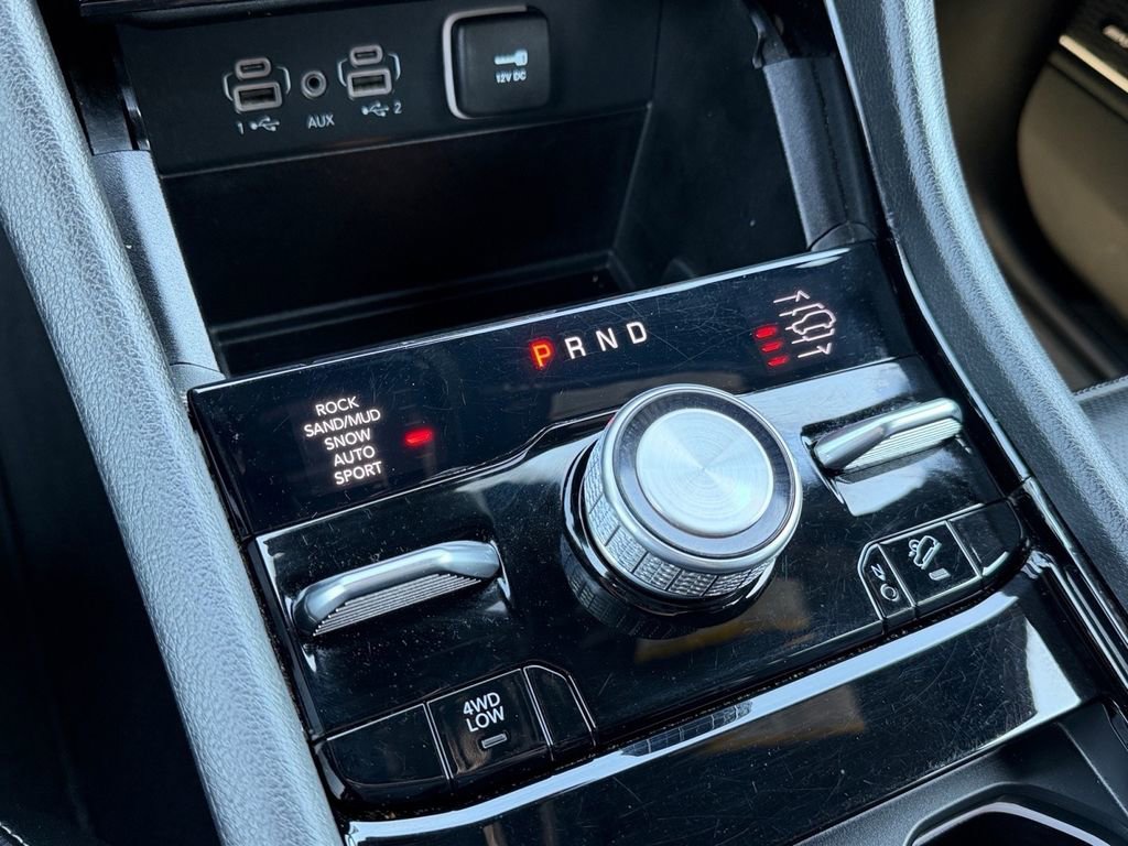 Used 2023 Jeep Grand Cherokee Overland AWD/4WD image 28