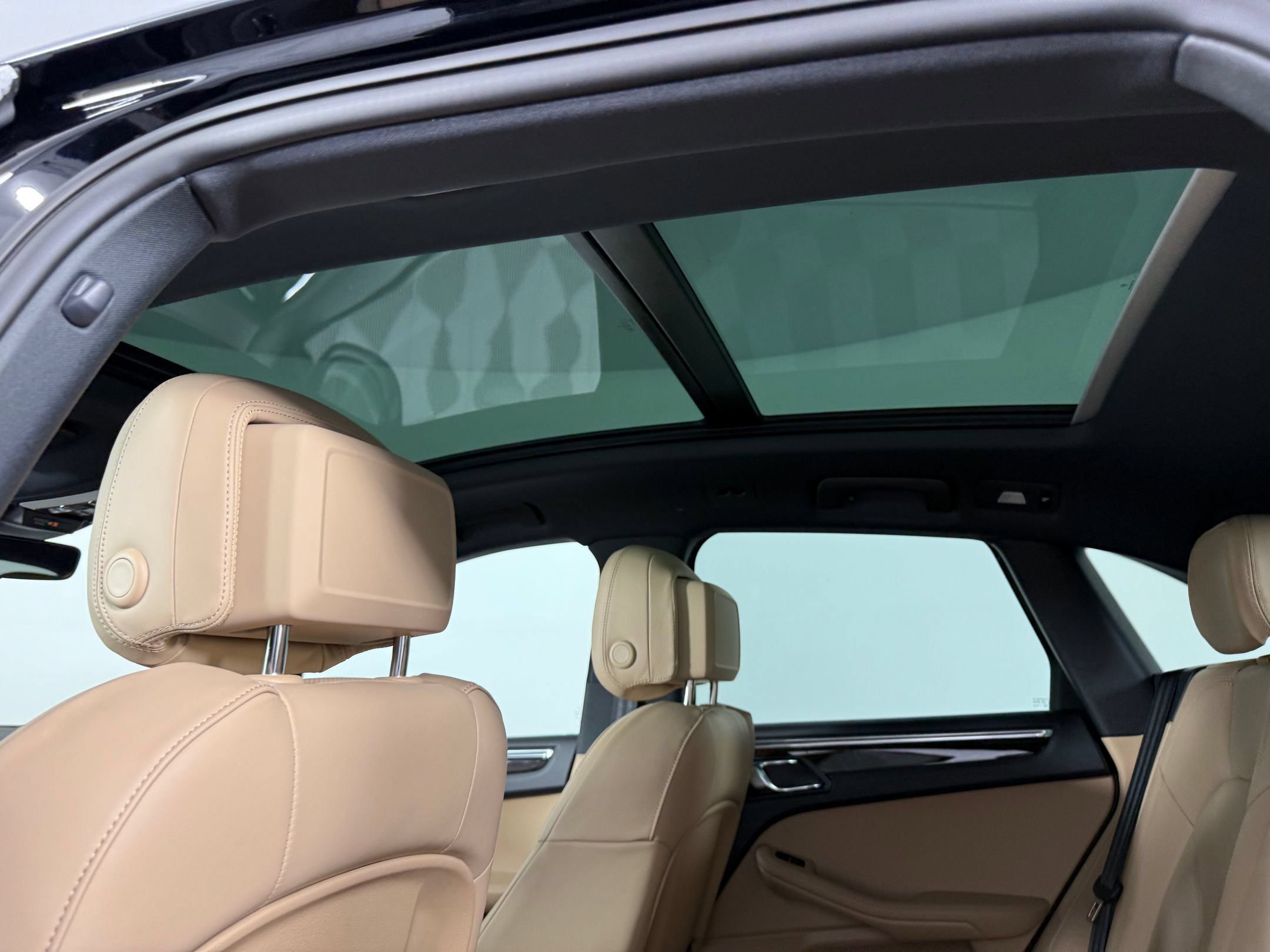 Certified 2026 Porsche Macan AWD/4WD image 17