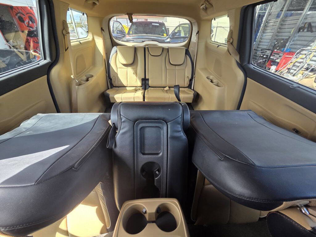 Used 2017 Kia Sedona LX w/ LX Essentials Premium Package image 22