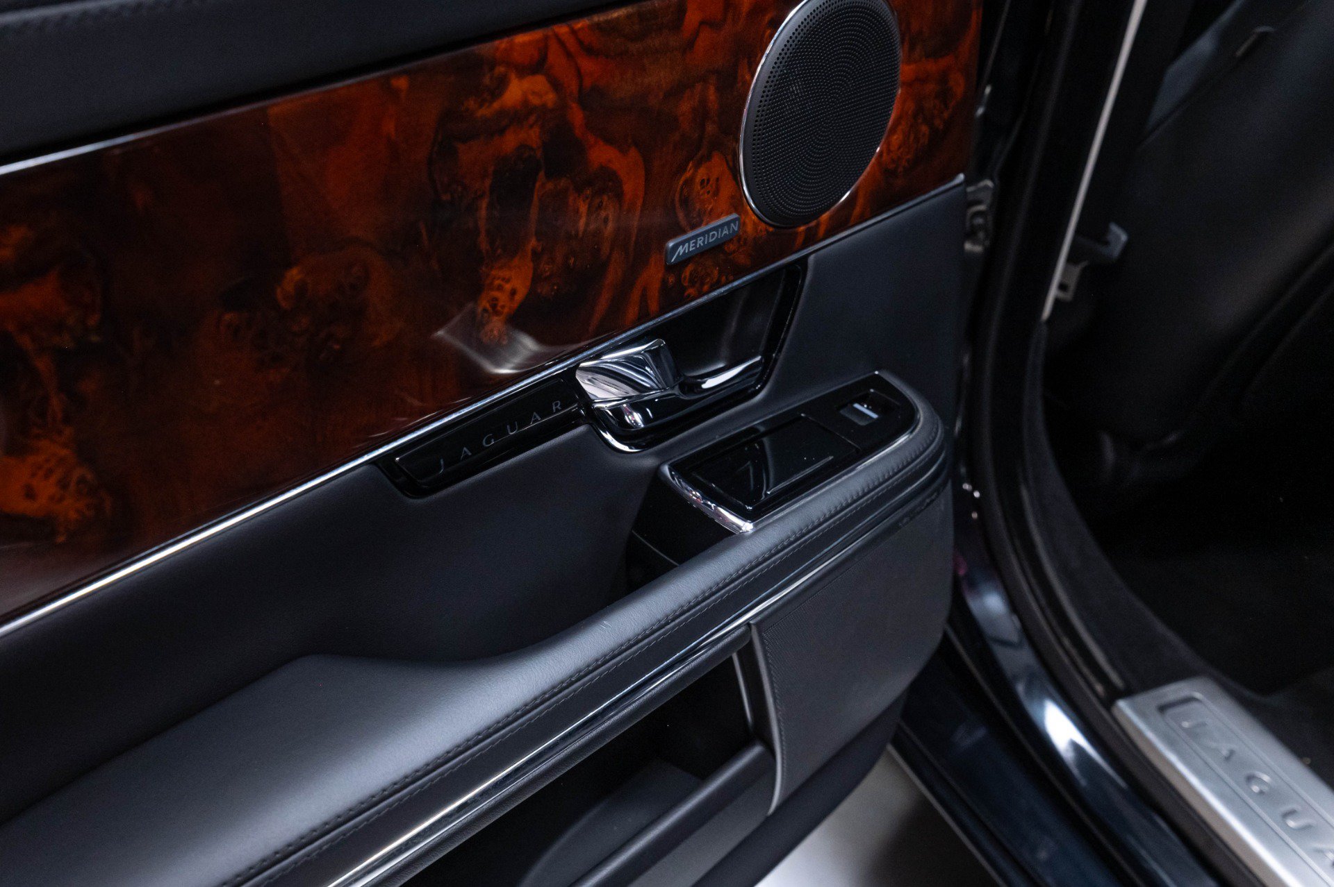 Used 2013 Jaguar XJ AWD image 19