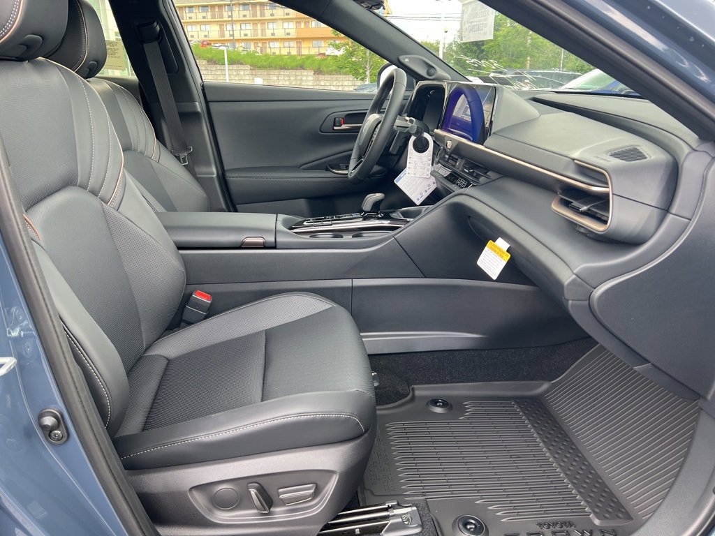 New 2025 Toyota Crown Signia image 3