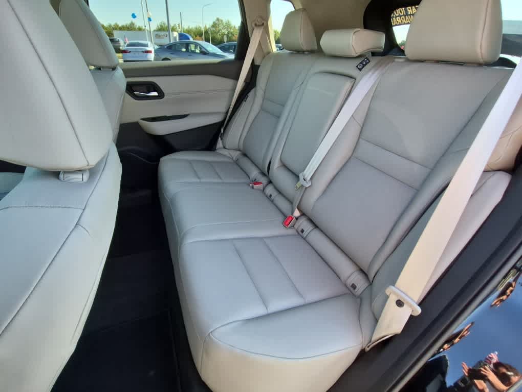 Used 2026 Nissan Rogue Dark Armor AWD/4WD image 7
