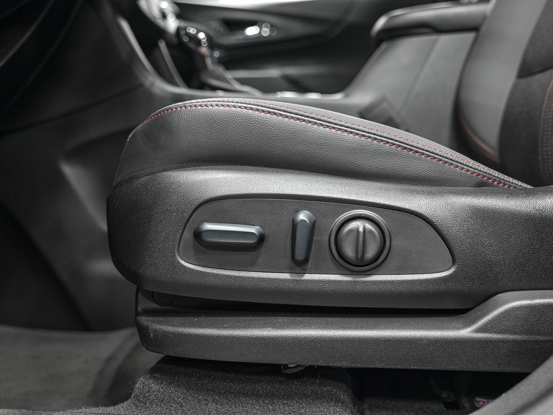 Used 2023 Chevrolet Equinox RS w/ RS Leather Package image 14