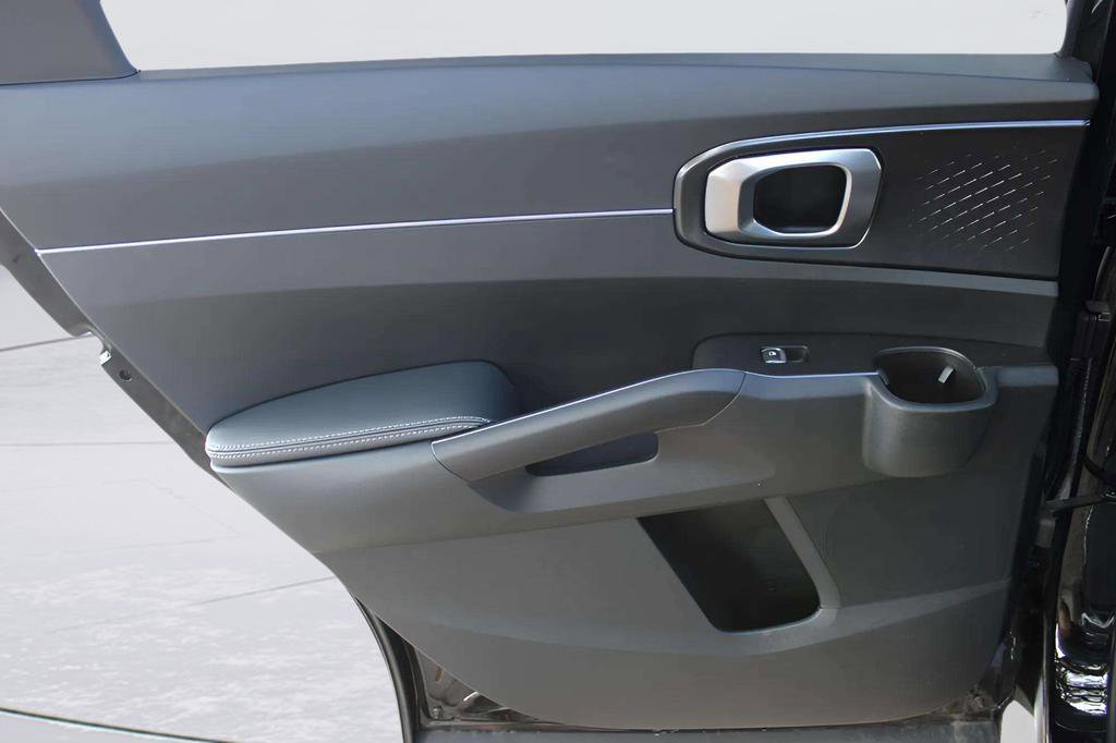 New 2025 Kia Sorento S w/ Panoramic Sunroof Package image 11