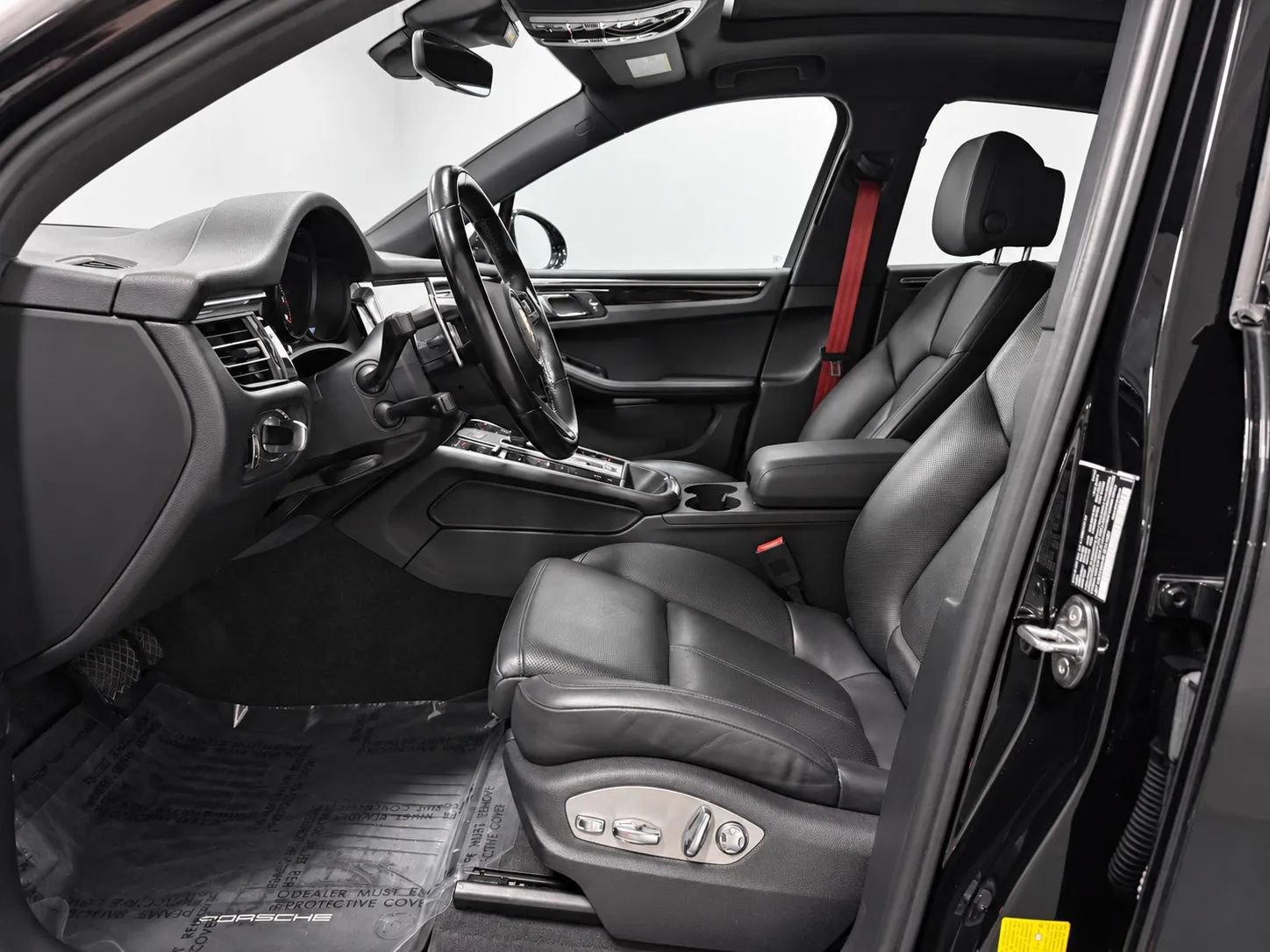 Used 2023 Porsche Macan S AWD/4WD image 11