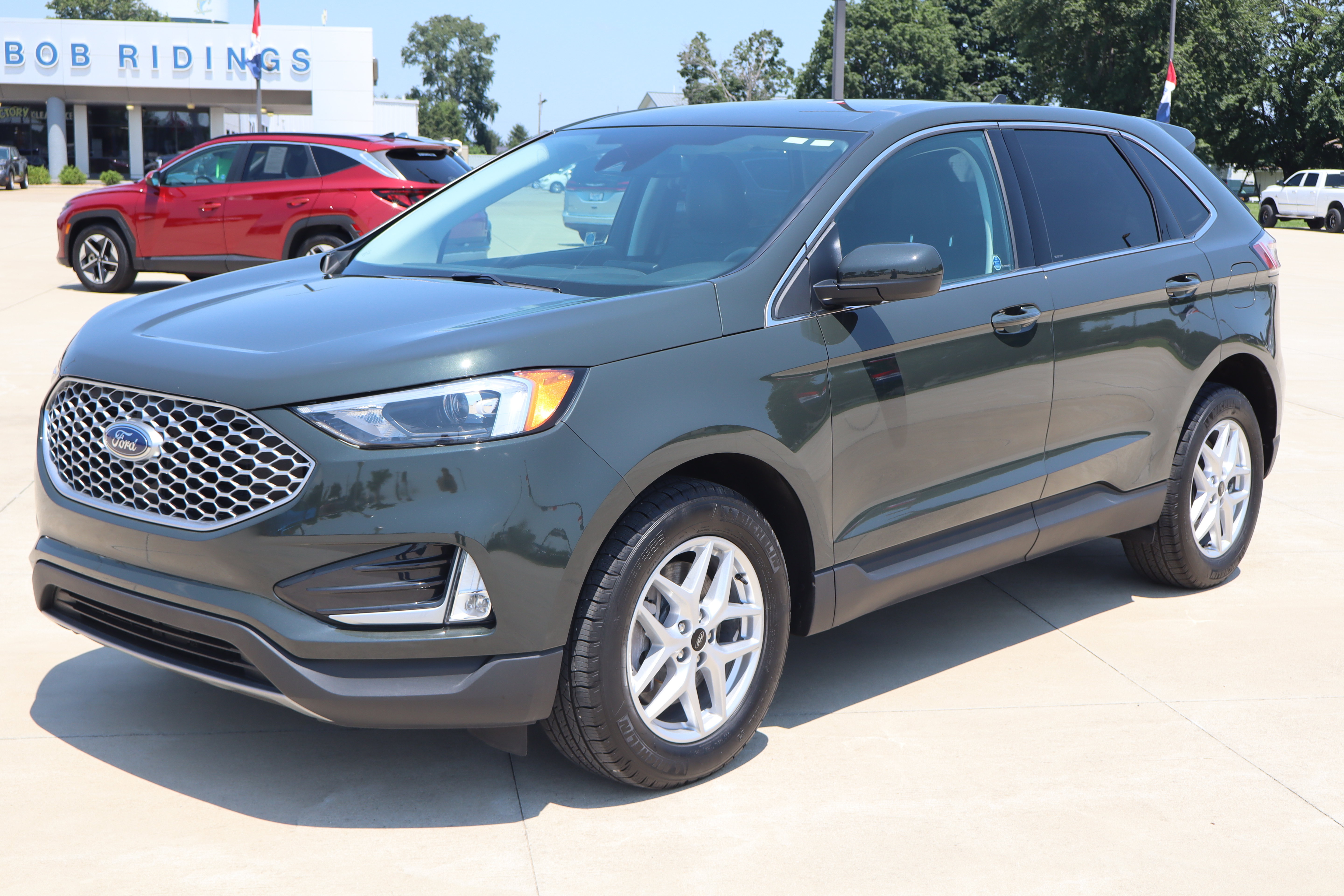 Used 2024 Ford Edge SEL w/ Convenience Package AWD/4WD image 2