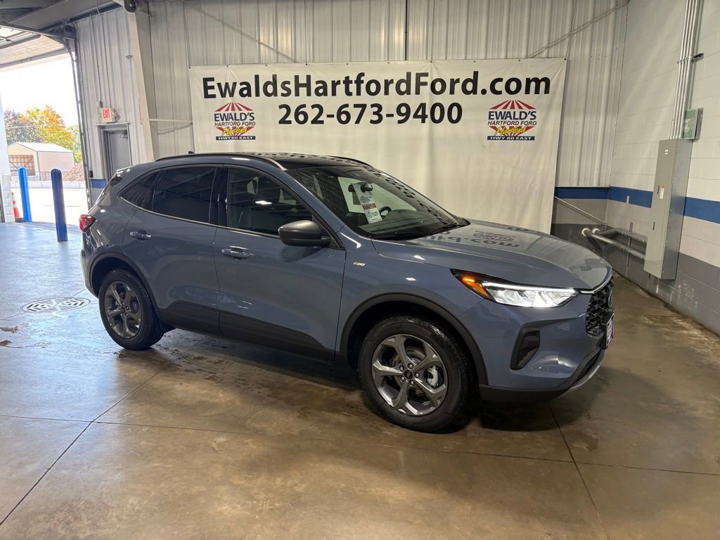 New 2026 Ford Escape ST-Line w/ Tech Pack #1 image 2