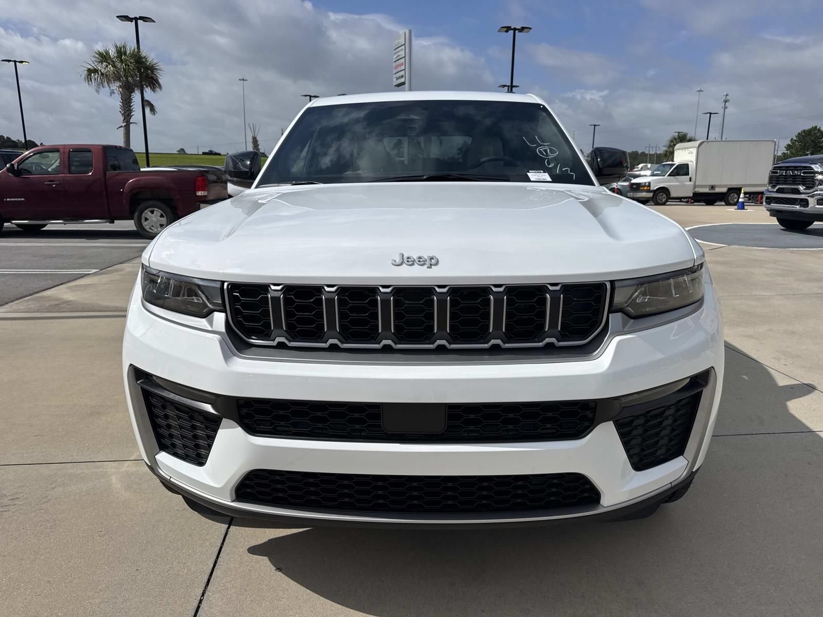 Used 2026 Jeep Grand Cherokee Limited RWD image 2