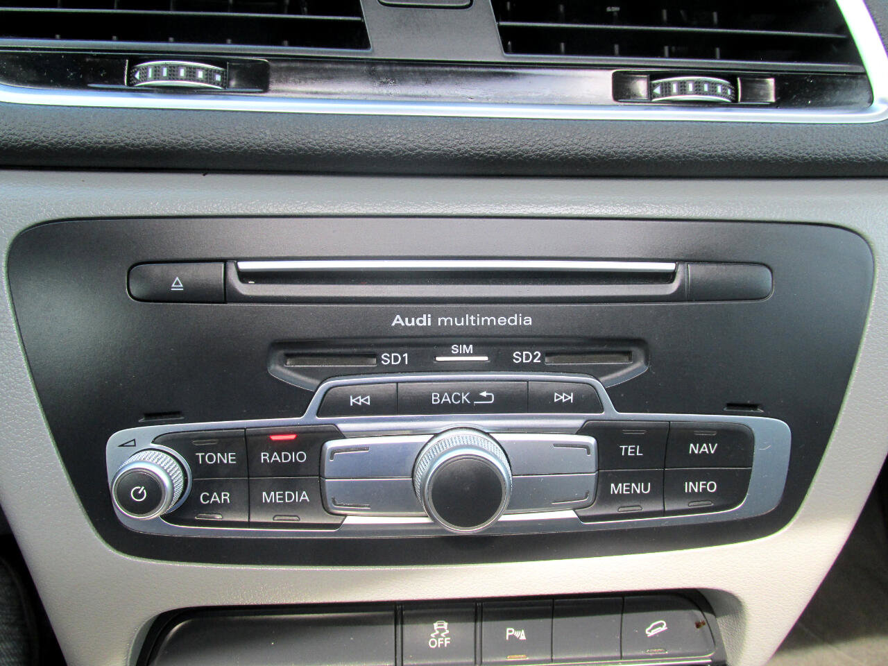 Used 2017 Audi Q3 2.0T Premium Plus w/ Premium Plus Package image 14