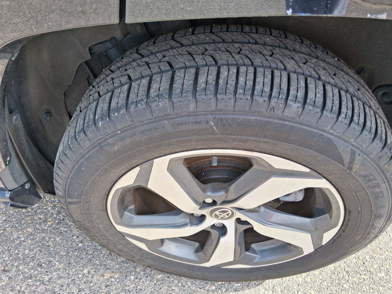 Used 2021 Toyota RAV4 SE w/ Weather & Moonroof Package image 28