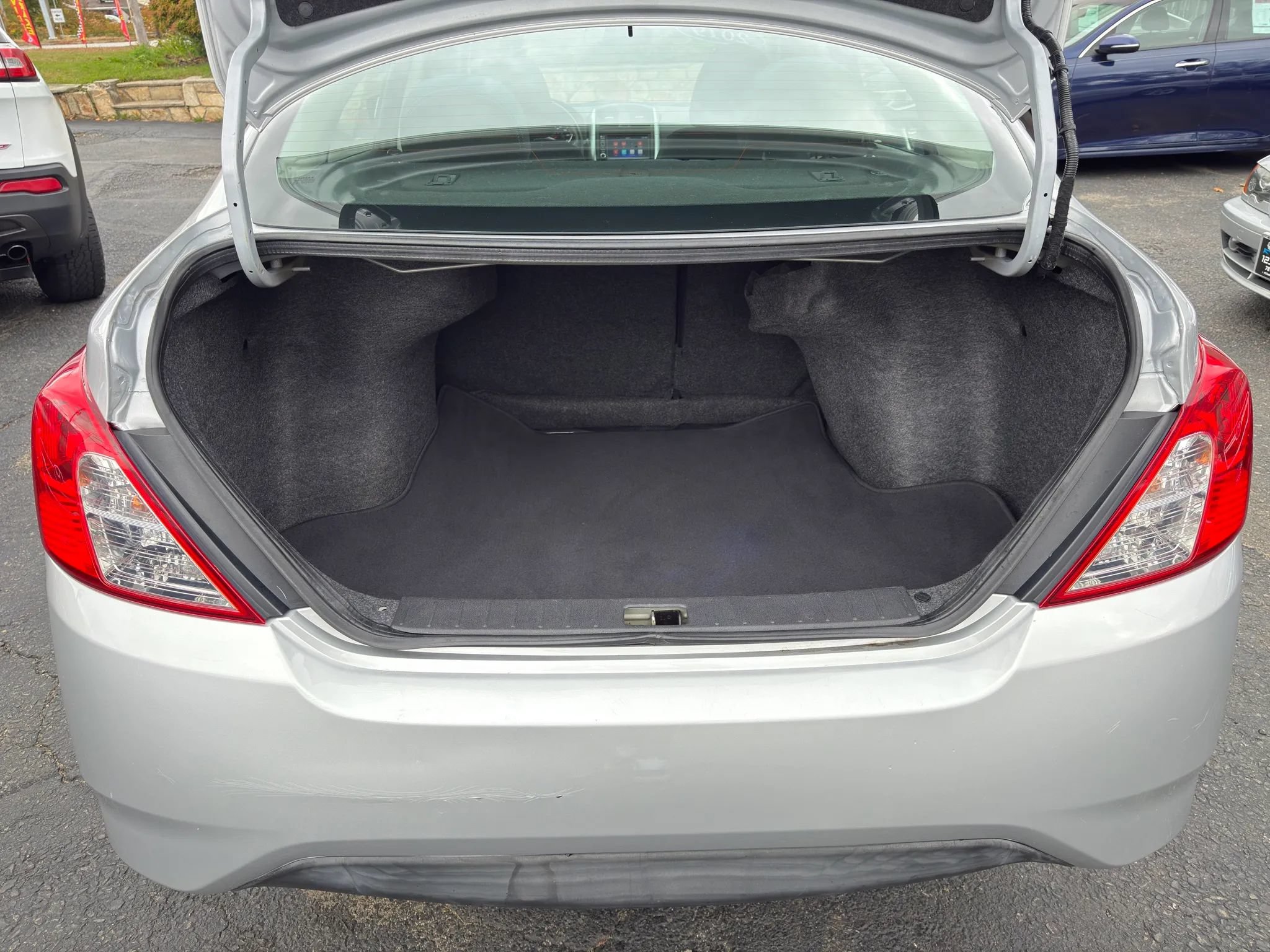 Used 2019 Nissan Versa SV FWD image 13