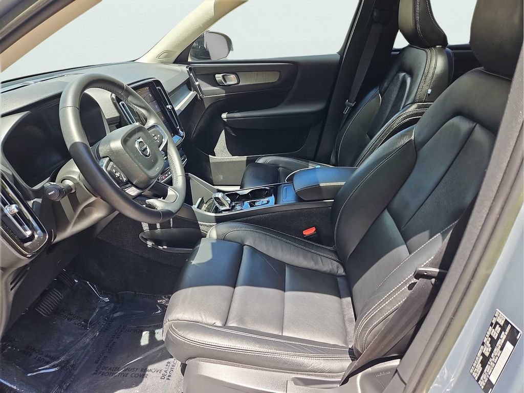 Used 2023 Volvo XC40 B5 Plus w/ Protection Package Premier AWD/4WD image 15