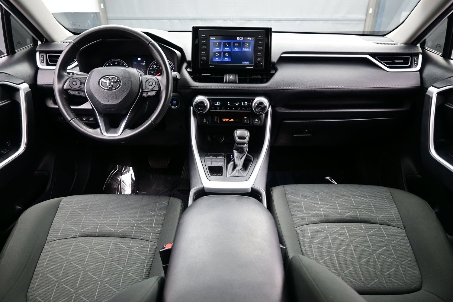 Used 2022 Toyota RAV4 XLE w/ Convenience Package AWD/4WD image 17