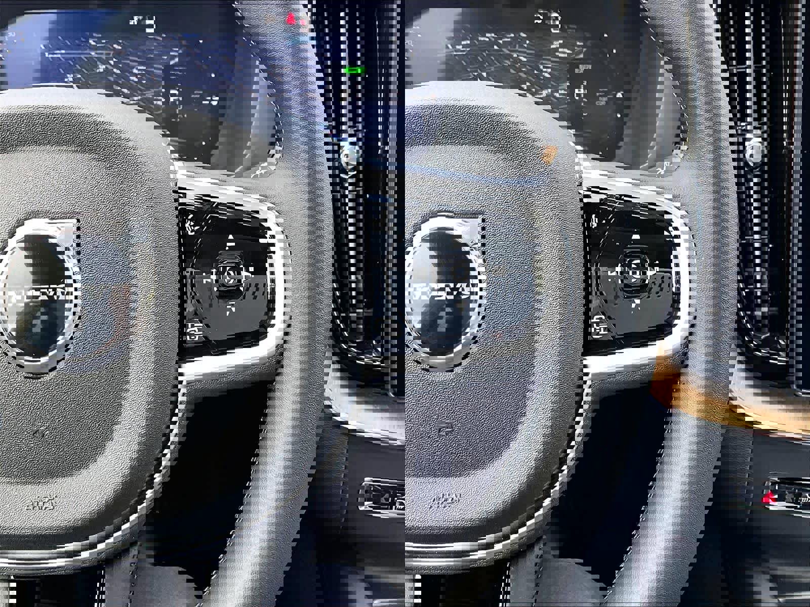 Used 2026 Volvo XC60 T8 Plus w/ Protection Package Premier image 21