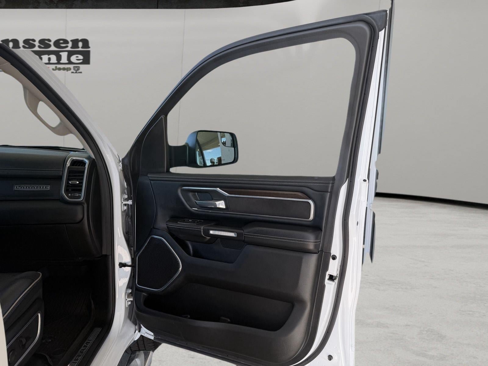 Used 2022 RAM 1500 Laramie AWD/4WD image 17