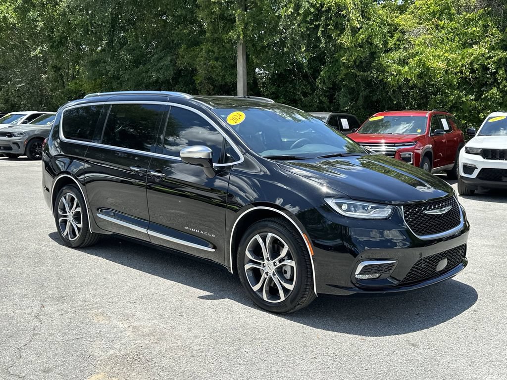 Certified 2024 Chrysler Pacifica Pinnacle w/ Trailer Tow Group AWD/4WD image 9