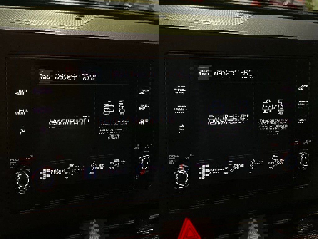 Used 2025 Kia Sportage LX image 18