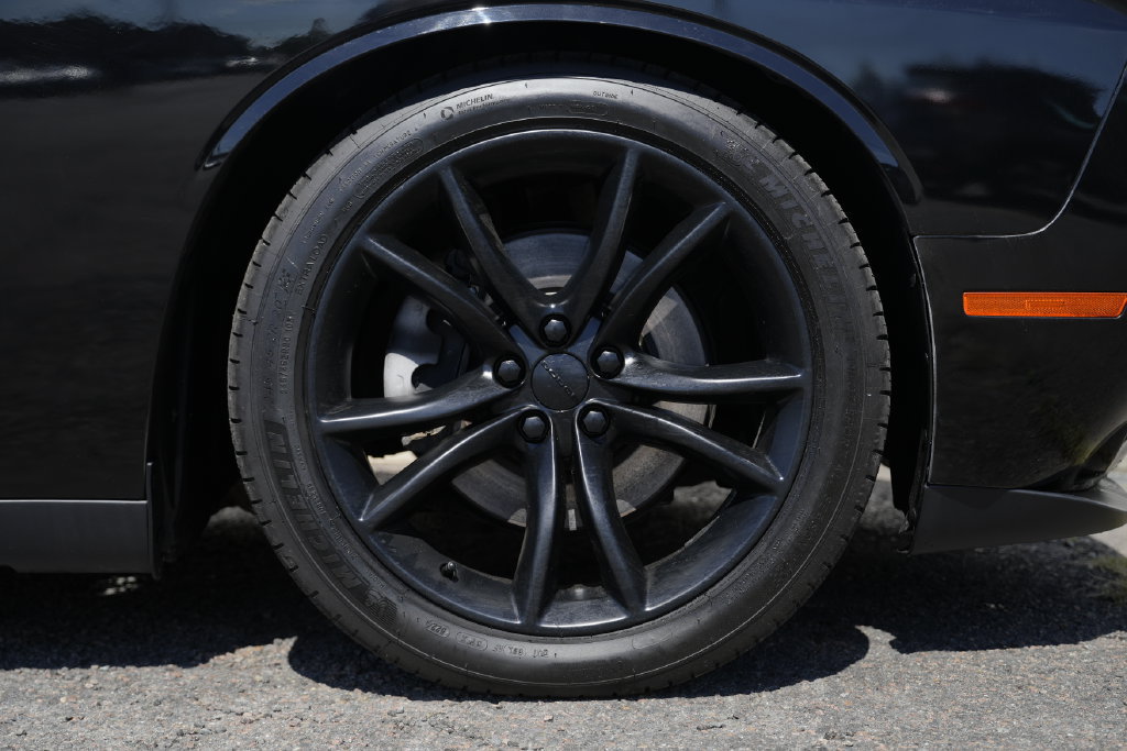 Used 2016 Dodge Challenger R/T Plus RWD image 12