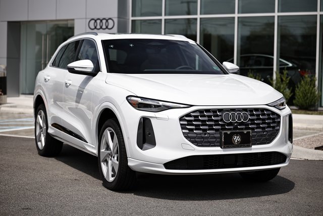 New 2025 Audi Q5 Premium Plus image 2