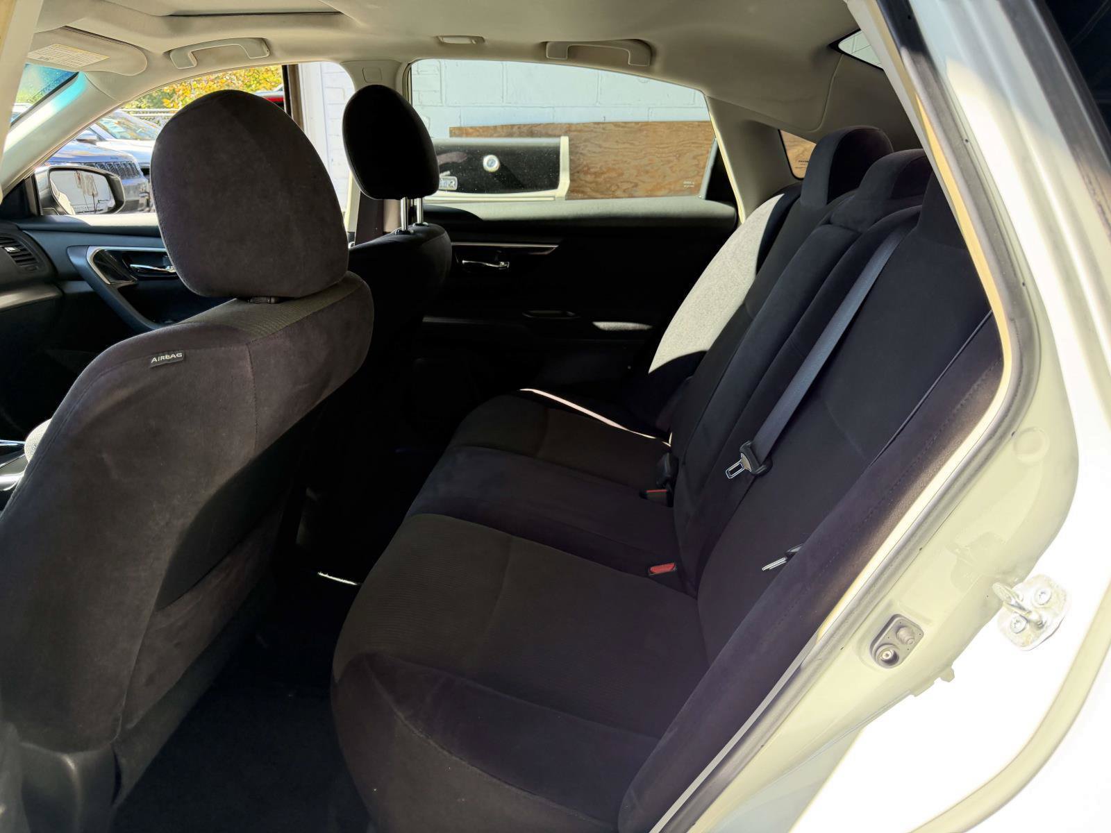 Used 2013 Nissan Altima 3.5 SV w/ Navigation Pkg FWD image 12