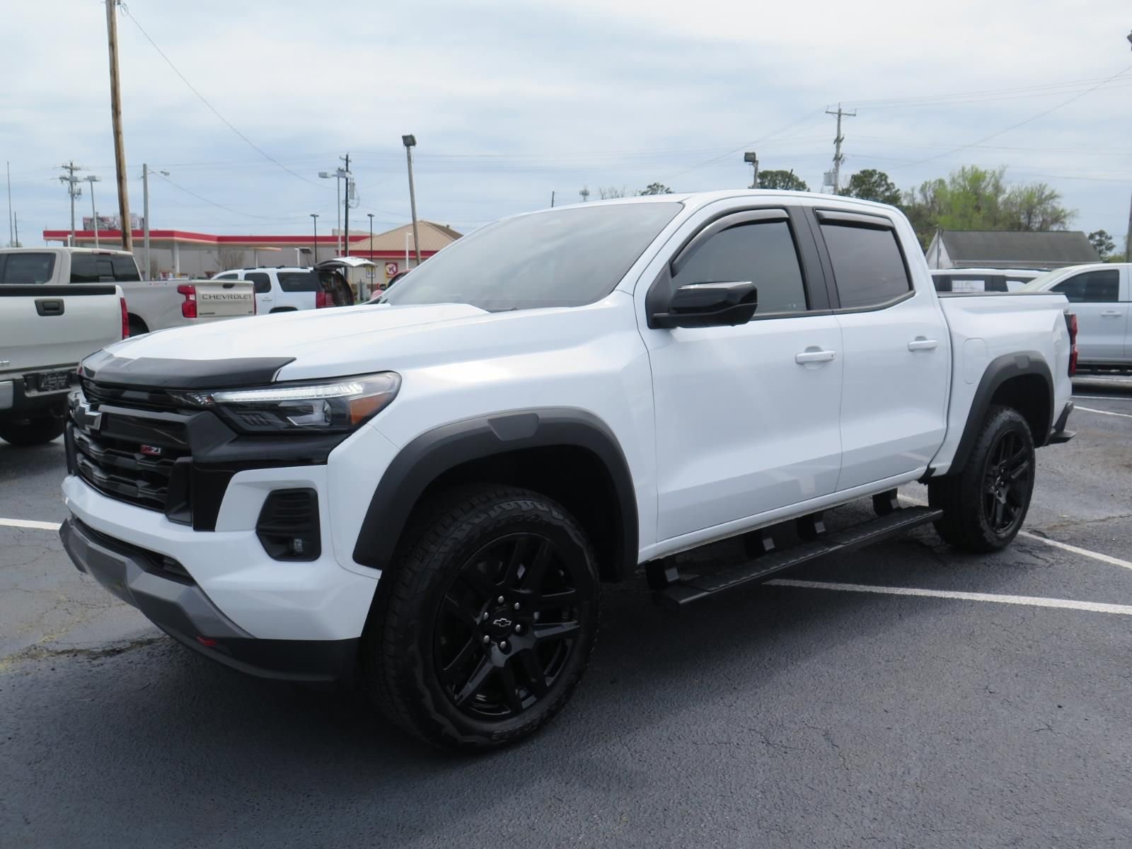 Used 2024 Chevrolet Colorado Z71 w/ Z71 Convenience Package 2 image 8