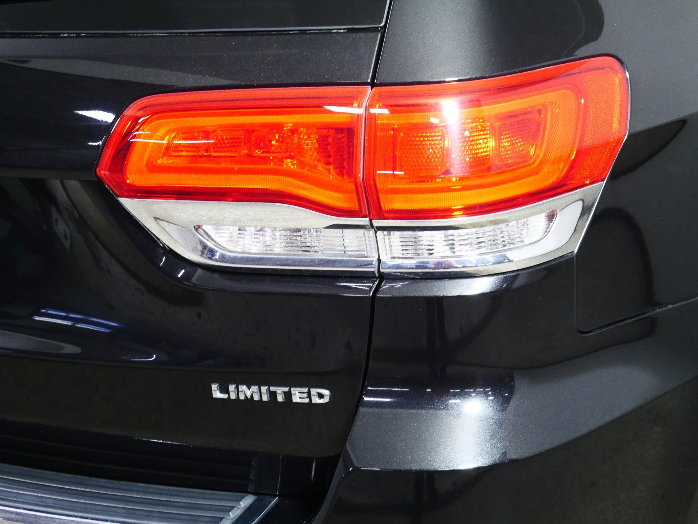 Used 2014 Jeep Grand Cherokee Limited image 17