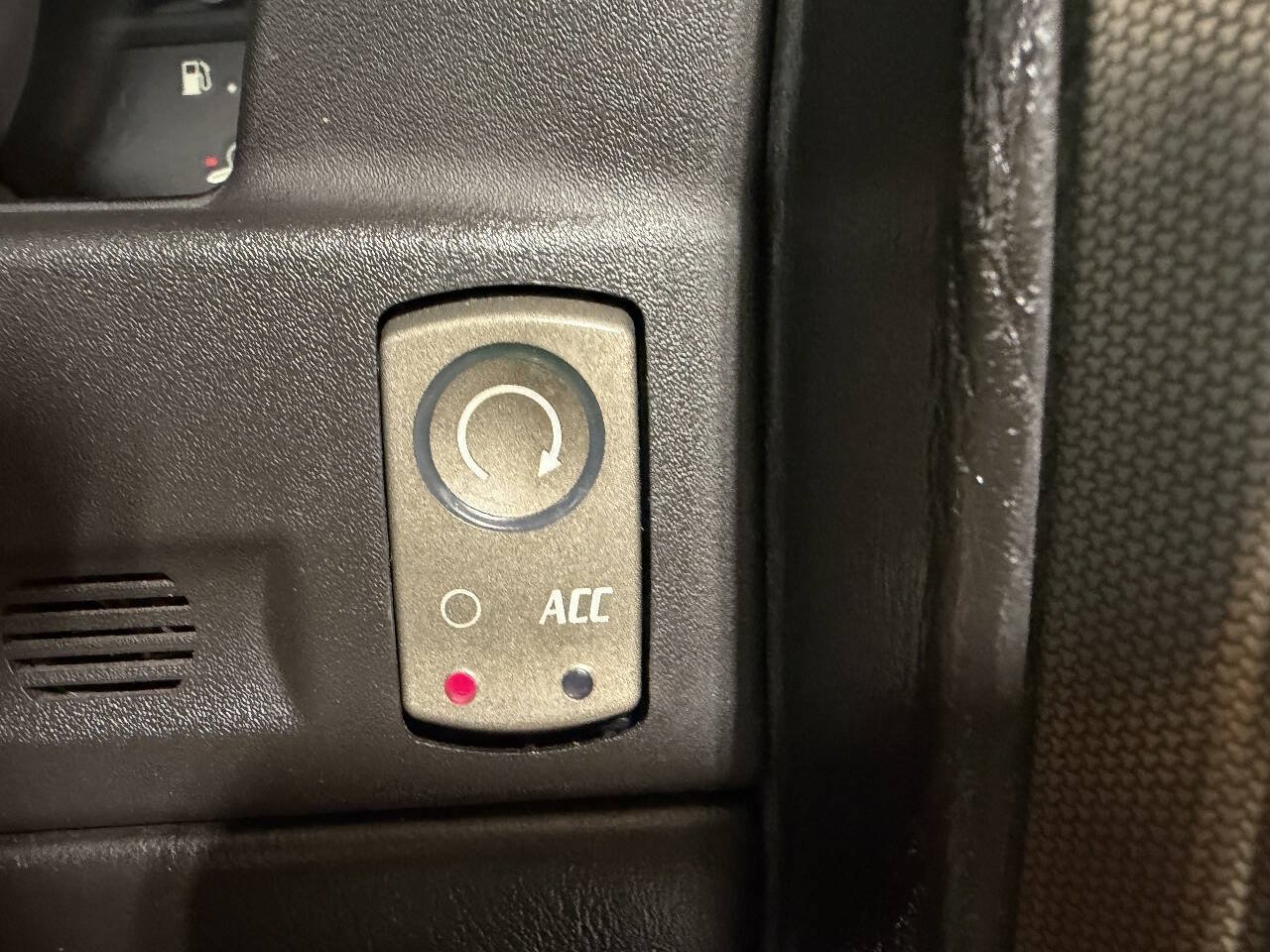 Used 2004 Cadillac XLR RWD image 23