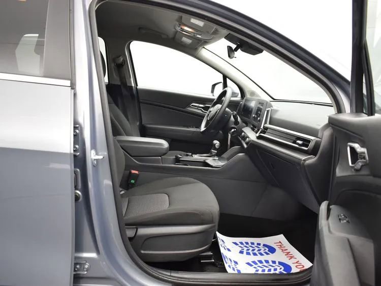 Used 2025 Kia Sportage LX image 17