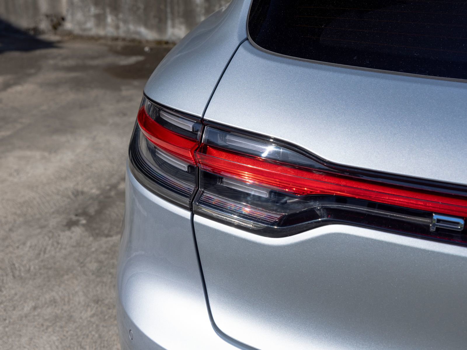 Certified 2025 Porsche Macan AWD/4WD image 18