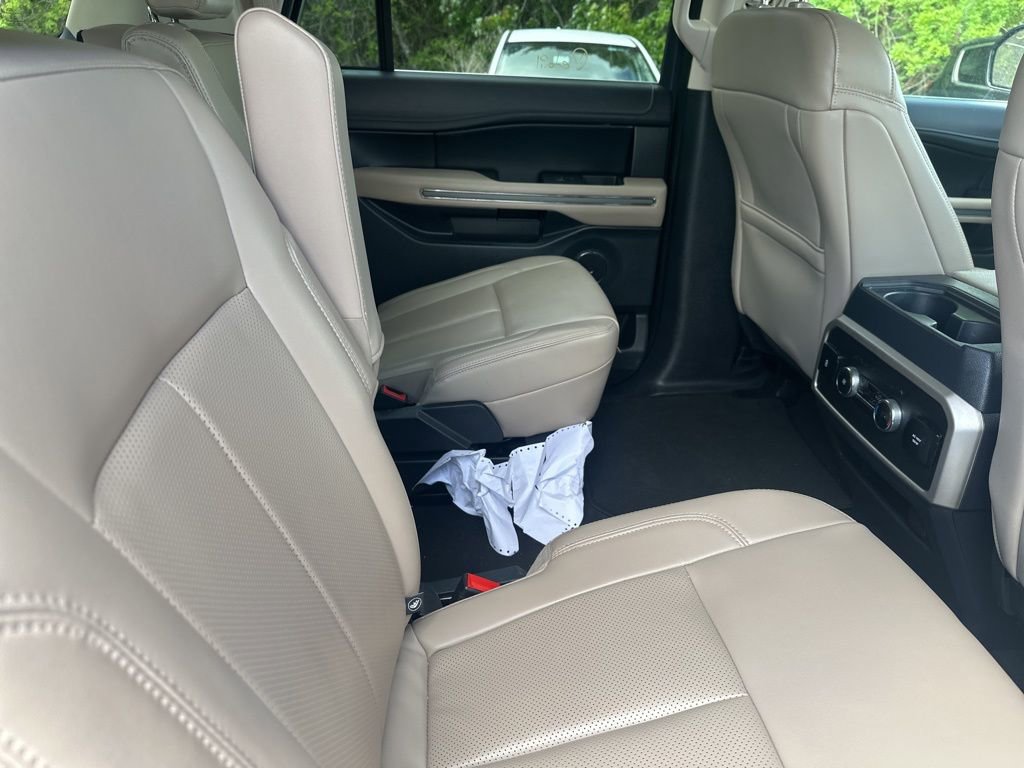 Used 2024 Ford Expedition Max XLT image 16