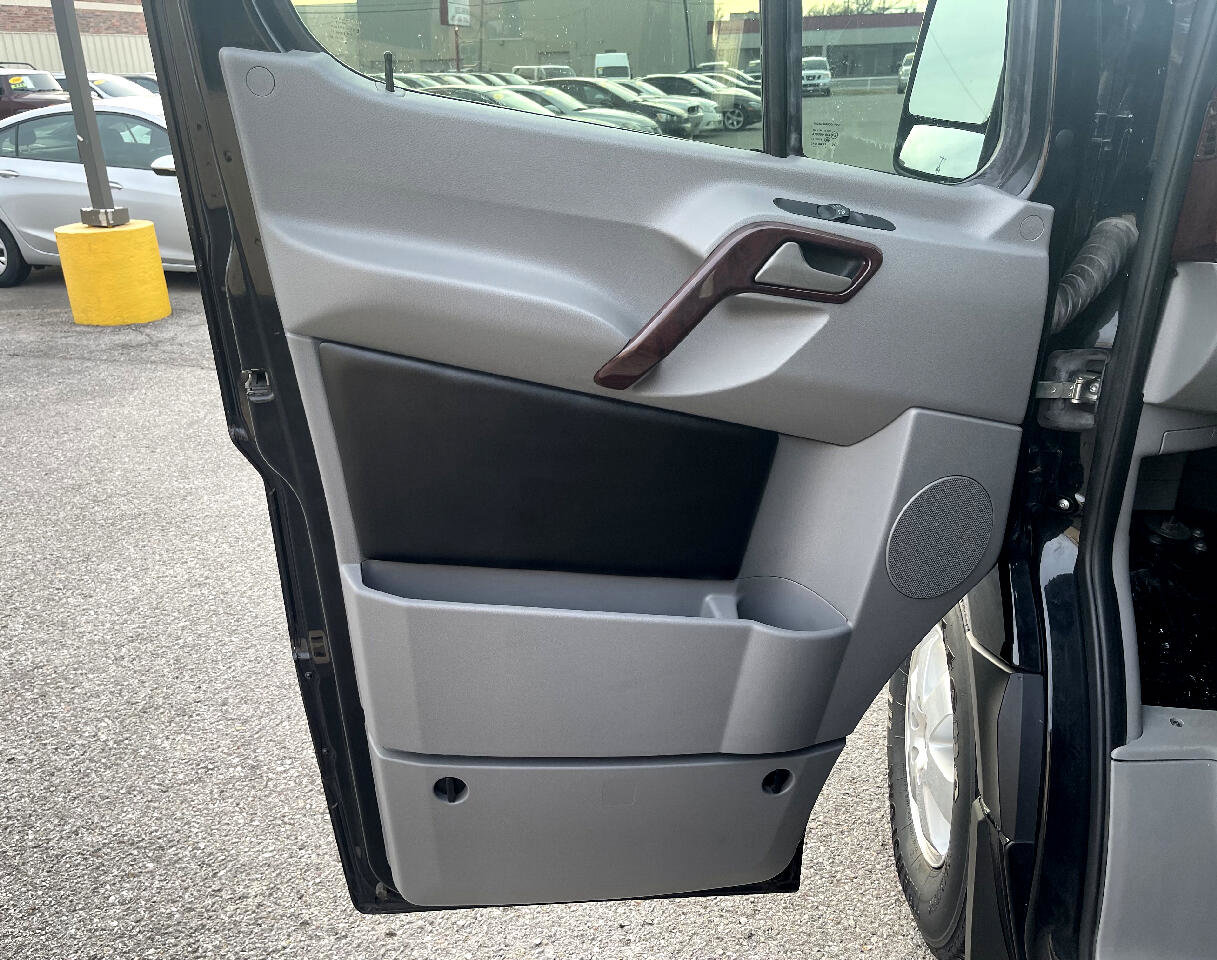 Used 2009 Dodge Sprinter 2500 image 11